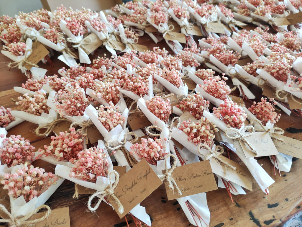 Wedding Seating Cards with Personalized Mini Dried Flower Bouquet