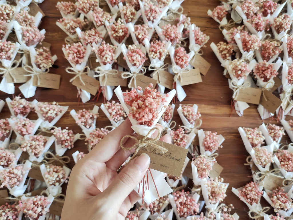 Wedding Seating Cards with Personalized Mini Dried Flower Bouquet