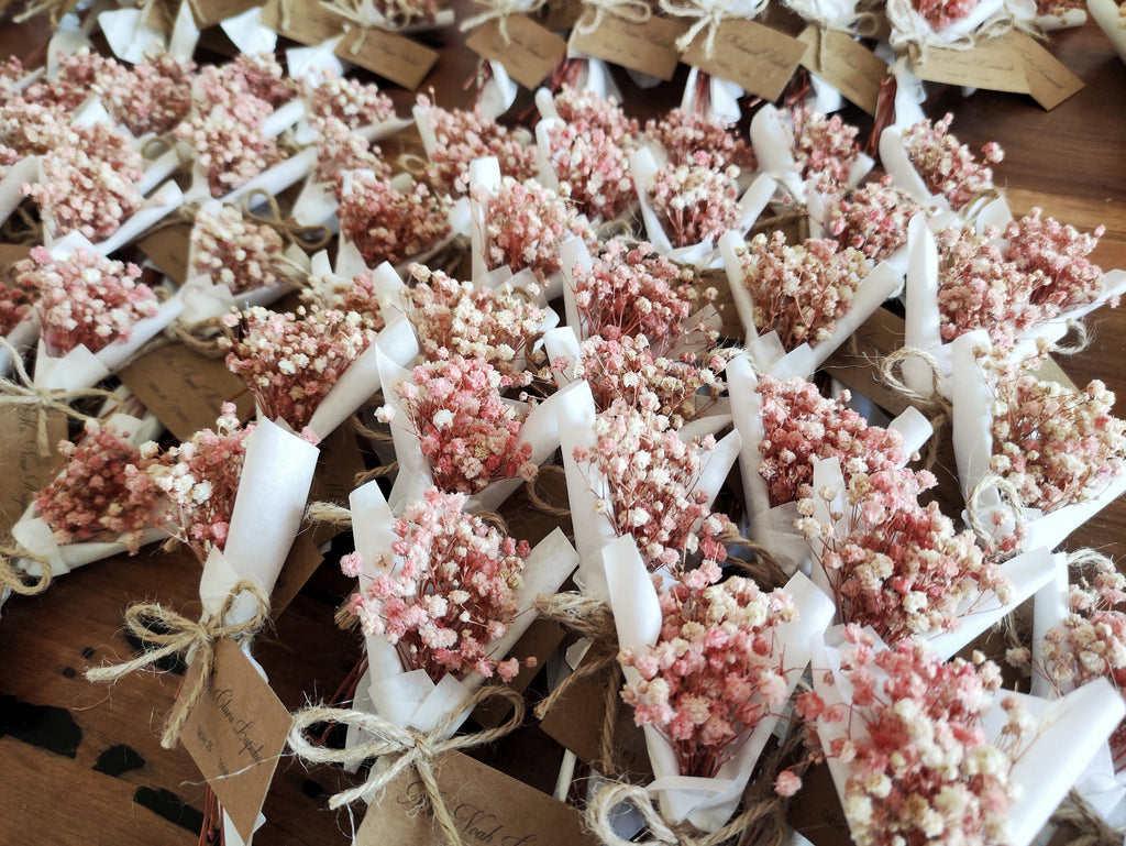 Wedding Seating Cards with Personalized Mini Dried Flower Bouquet